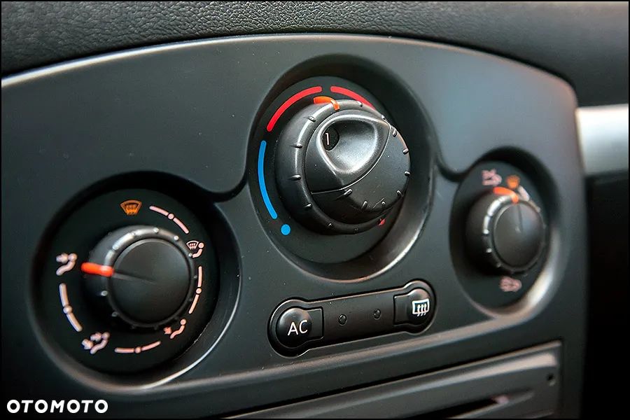Renault Clio - 23