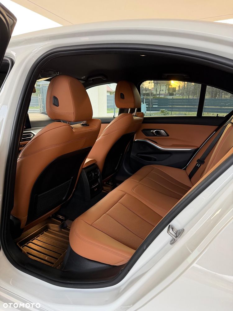 BMW Seria 3 320i M Sport - 3