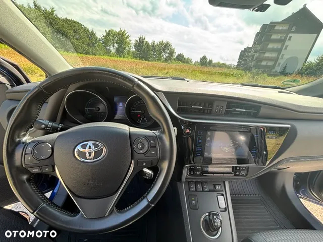 Toyota Auris - 11