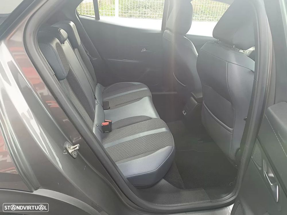 Peugeot 2008 PureTech 130 EAT8 Allure - 20