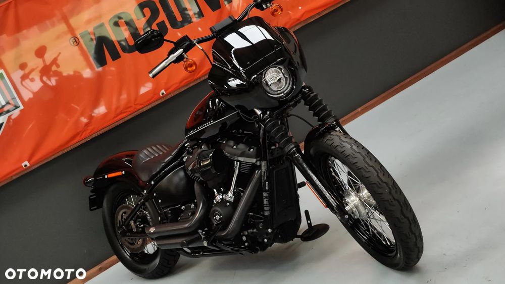 Harley-Davidson Softail Street Bob - 13
