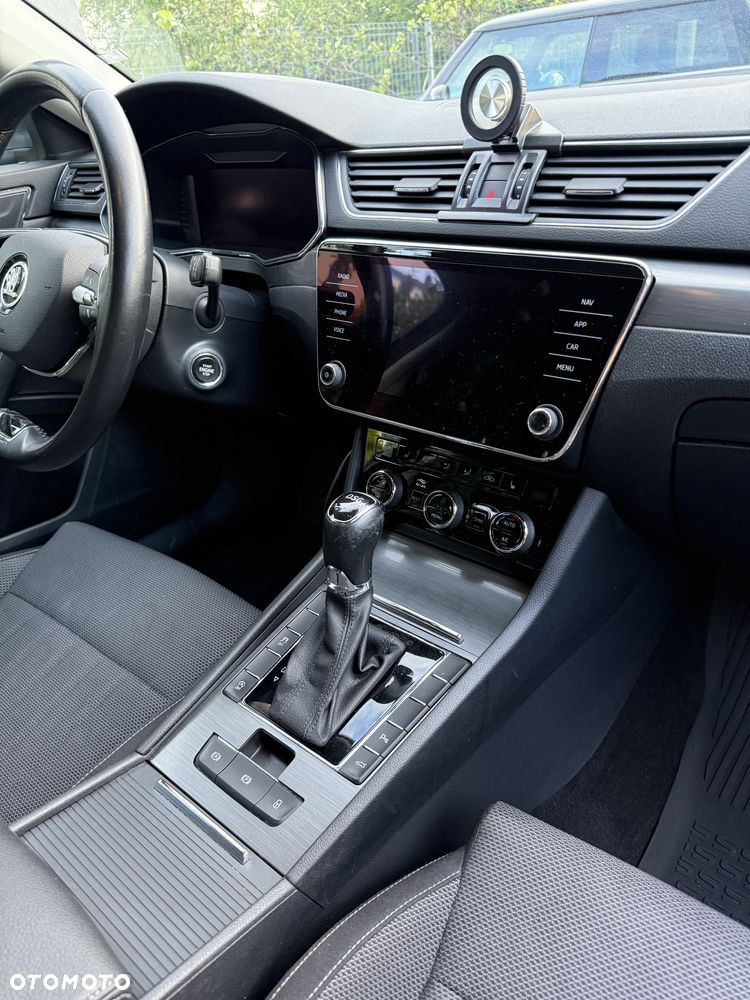 Skoda Superb 2.0 TDI SCR Style DSG - 23
