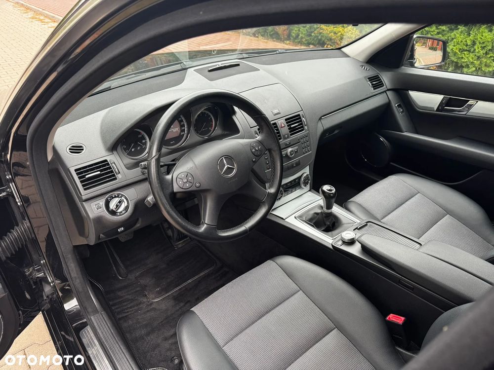 Mercedes-Benz Klasa C 180 Kompressor BlueEFFICIENCY Avantgarde - 19