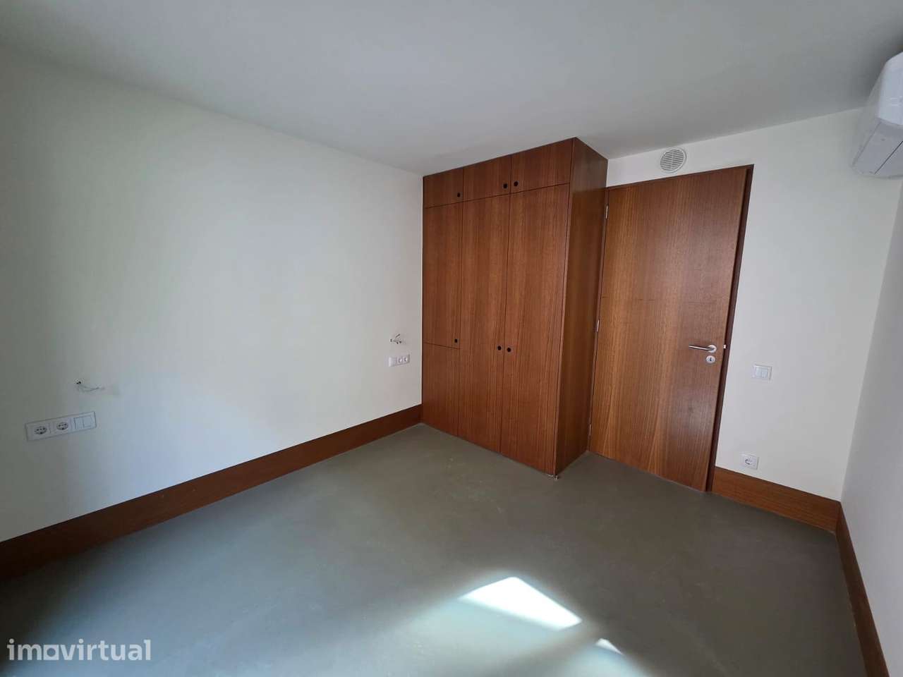 Arrenda-se apartamento Edifício Pharmacia T0 localização privilegiada - Grande imagem: 5/11
