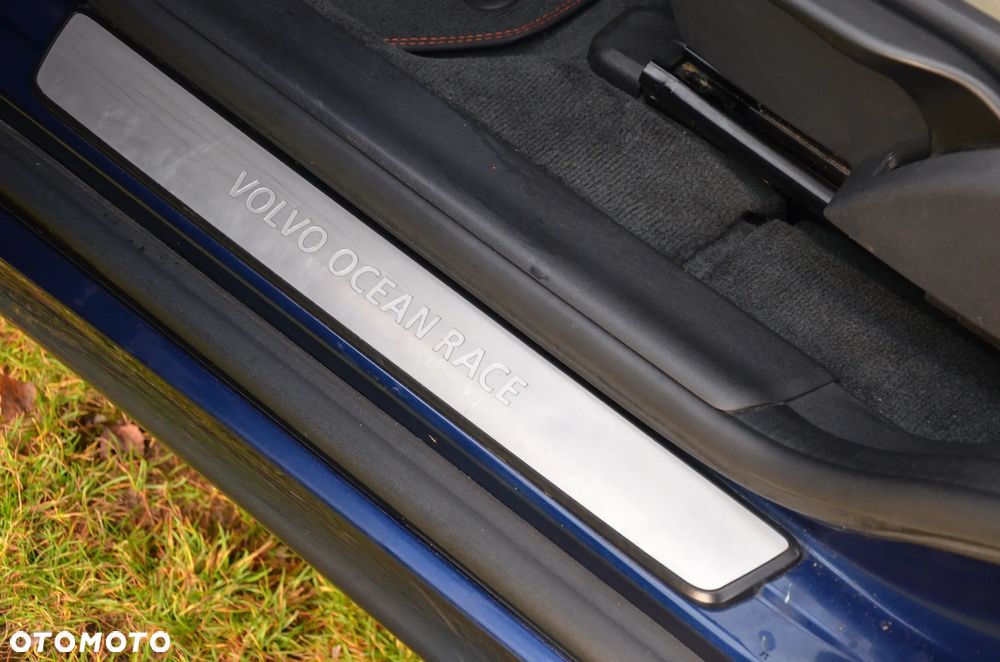 Volvo XC 60 D3 Drive-E Ocean Race - 32