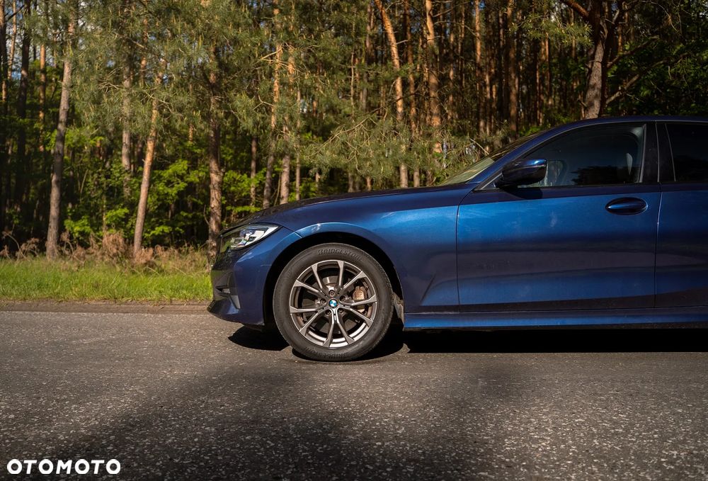 BMW Seria 3 330i Advantage sport - 3