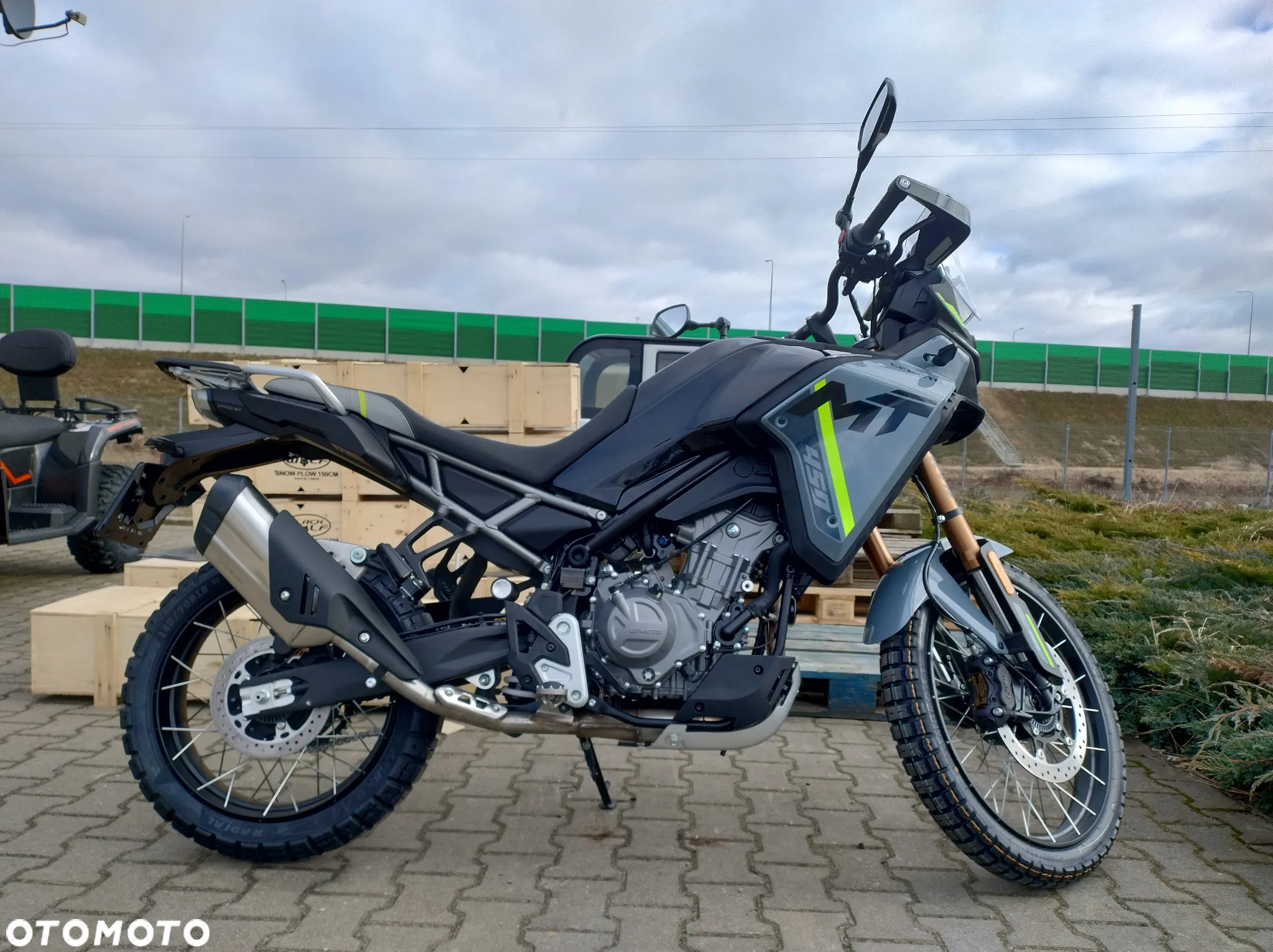 CFMoto MT - 2