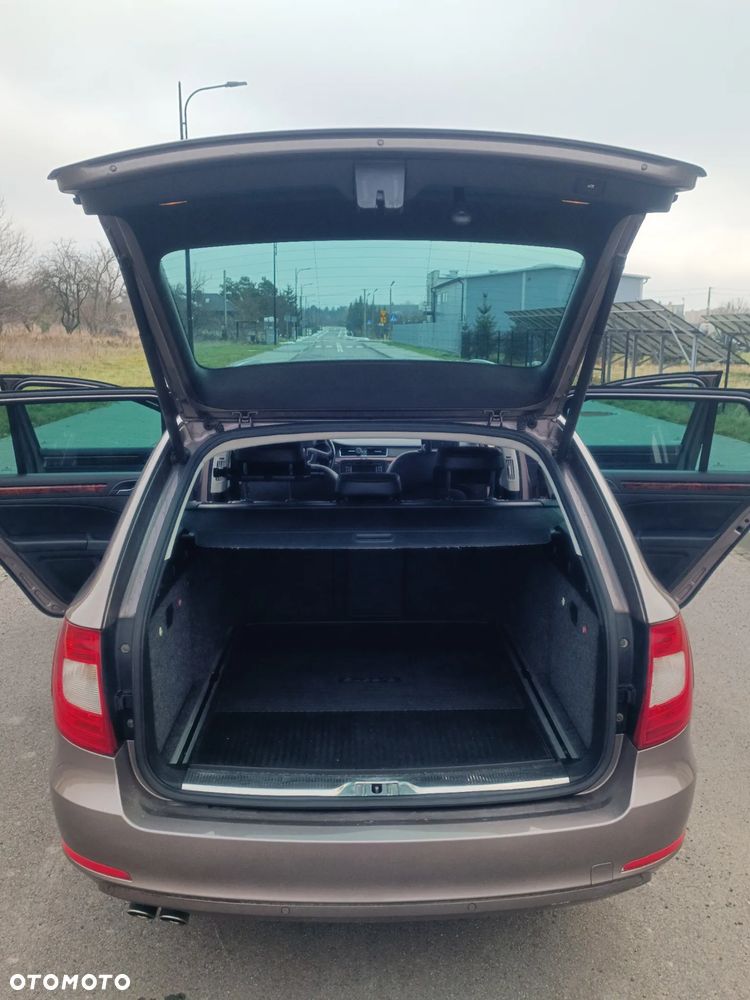 Skoda Superb 2.0 TDI Elegance DSG - 21