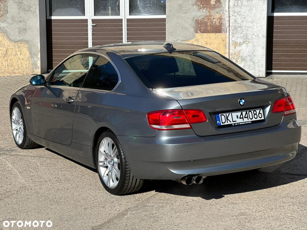 BMW Seria 3 330xi - 17