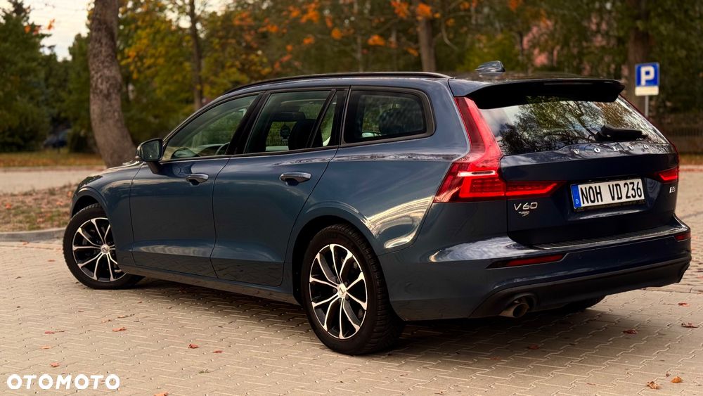 Volvo V60 B3 B DKG Momentum - 34
