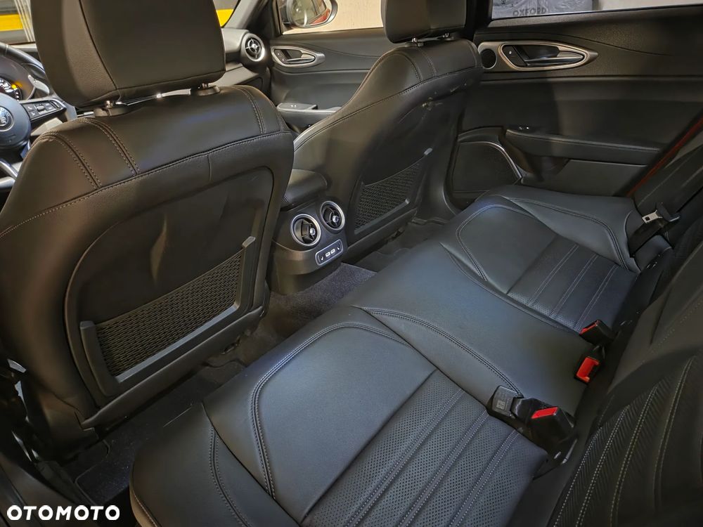 Alfa Romeo Giulia 2.0 Turbo 16V AT8 Veloce - 16