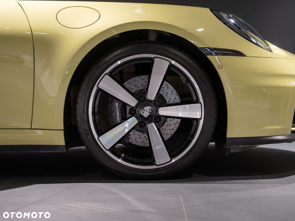 Porsche 911 Carrera - 12