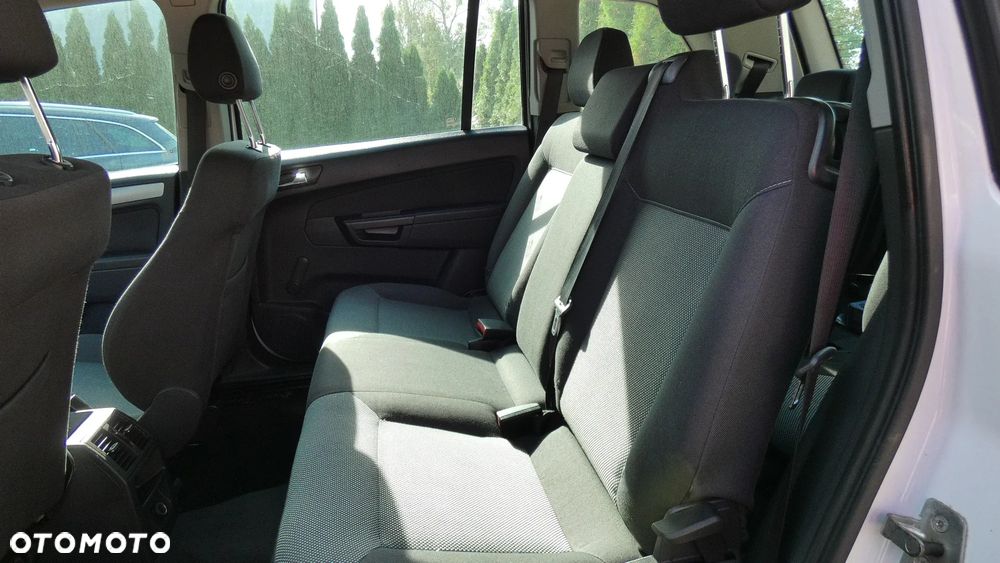 Opel Zafira - 25