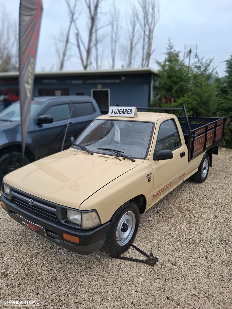 Toyota Hilux - 1