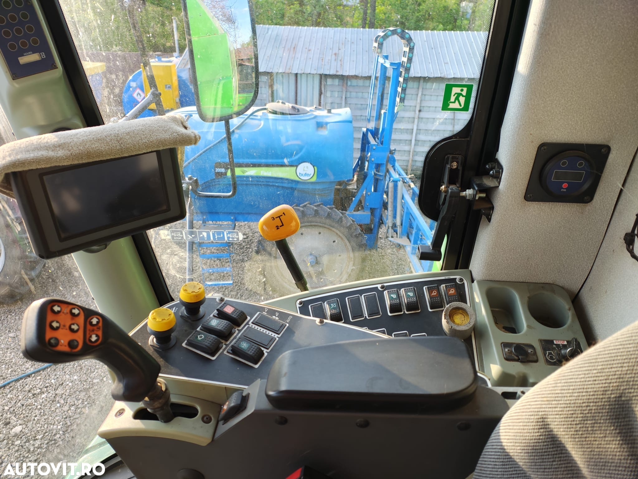 John Deere W330 - 9