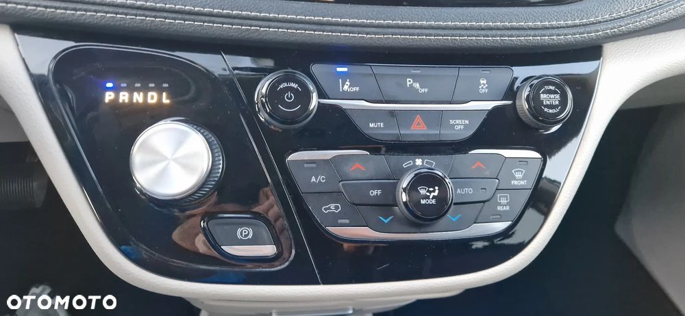 Chrysler Pacifica - 24