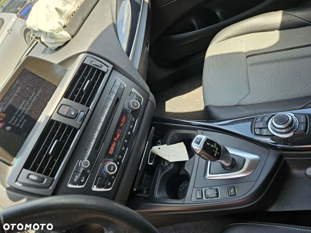 BMW Seria 1 118d Sport Line - 12