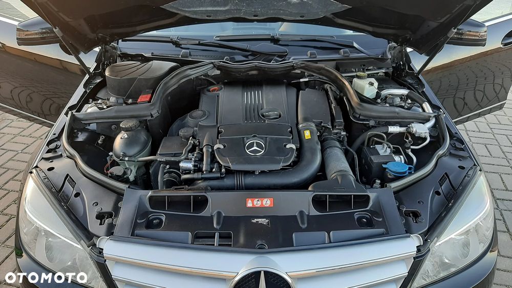 Mercedes-Benz Klasa C 180 CGI Automatik BlueEFFICIENCY Avantgarde - 40