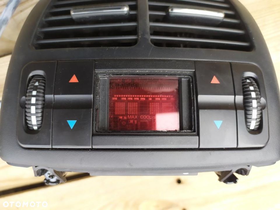 MERCEDES W211 LIFT KRATKA NAWIEWU TYLNA CZARNA - 6