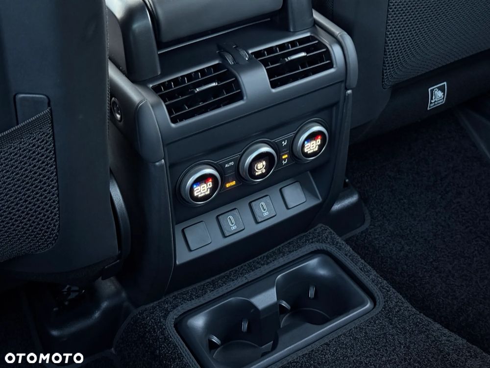 Land Rover Defender 130 D350 X-Dynamic HSE - 11
