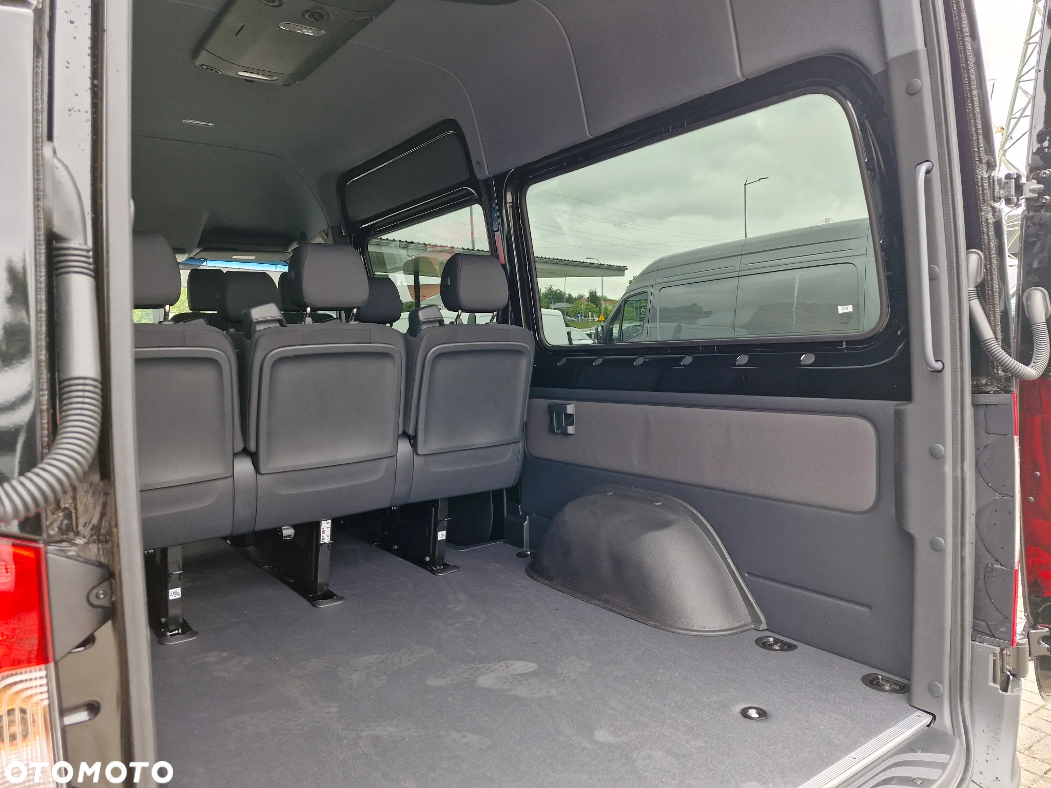 Mercedes-Benz Sprinter - 11