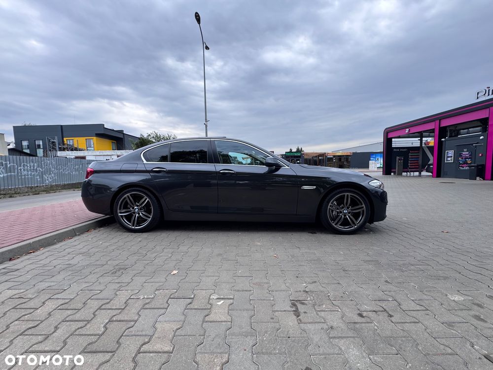 BMW Seria 5 528i - 4