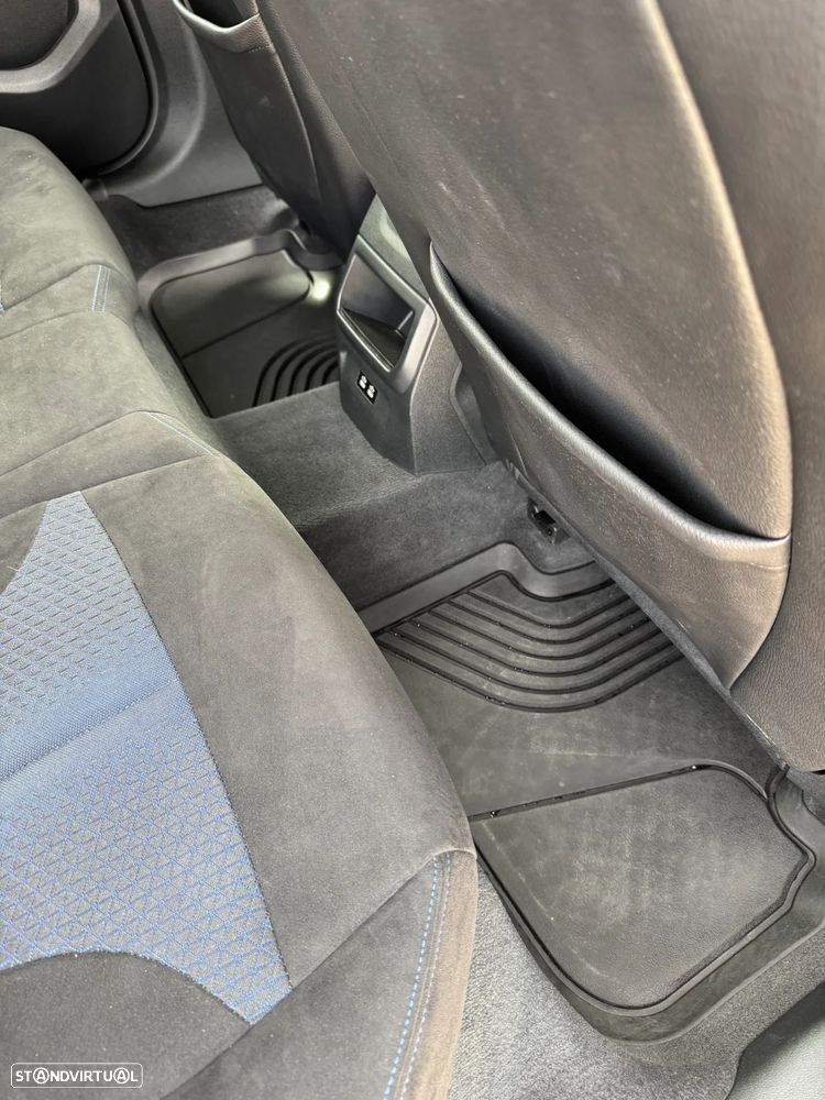 BMW 116 d Pack Desportivo M Auto - 17