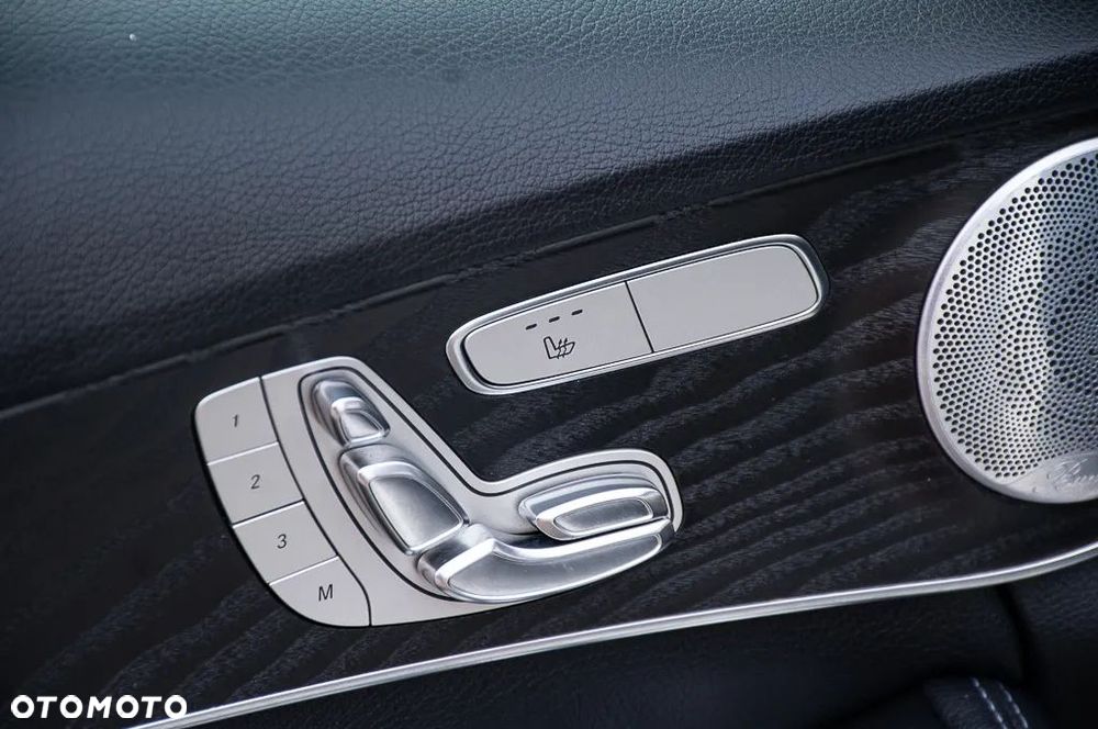 Mercedes-Benz Klasa C 400 4Matic 7G-TRONIC AMG Line - 35