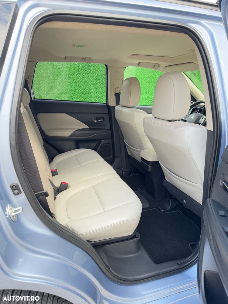 Mitsubishi Outlander 2.0 4WD Top - 12