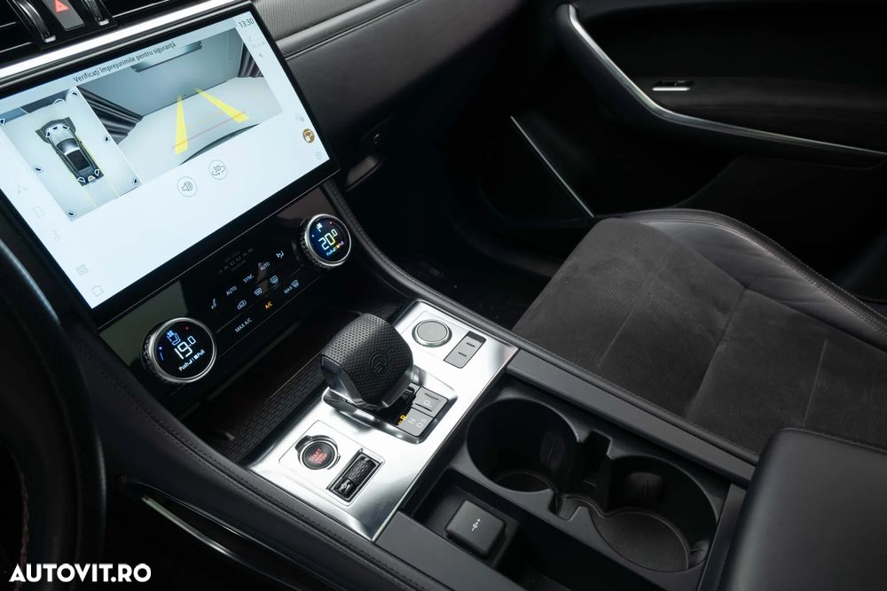Jaguar F-Pace P550 AWD SVR - 22