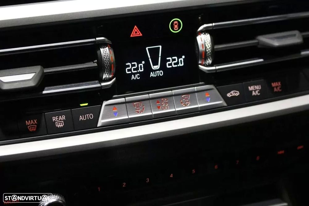 BMW 318 d Line Luxury Auto - 28