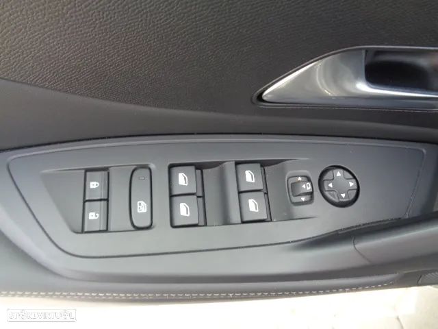 Peugeot 408 1.6 Hybrid Allure Pack e-EAT8 - 15