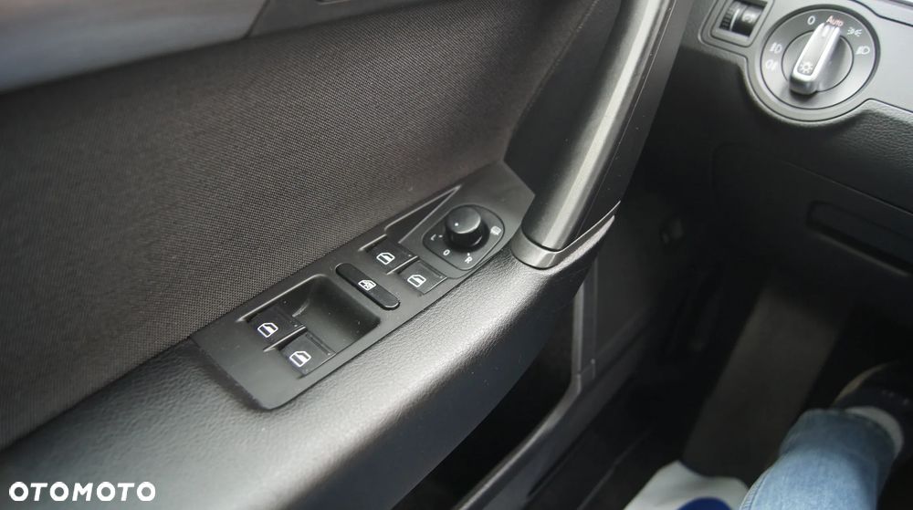 Volkswagen Passat Variant 2.0 TDI BlueMotion Technology Exclusive - 35