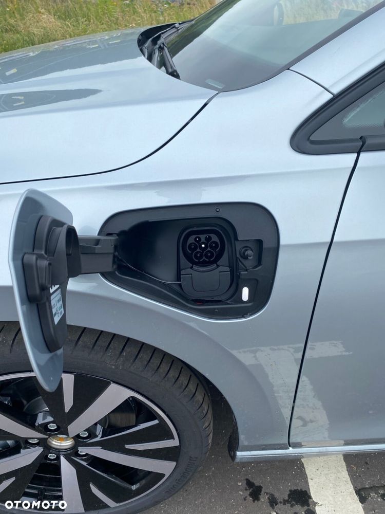 Volkswagen Golf - 8