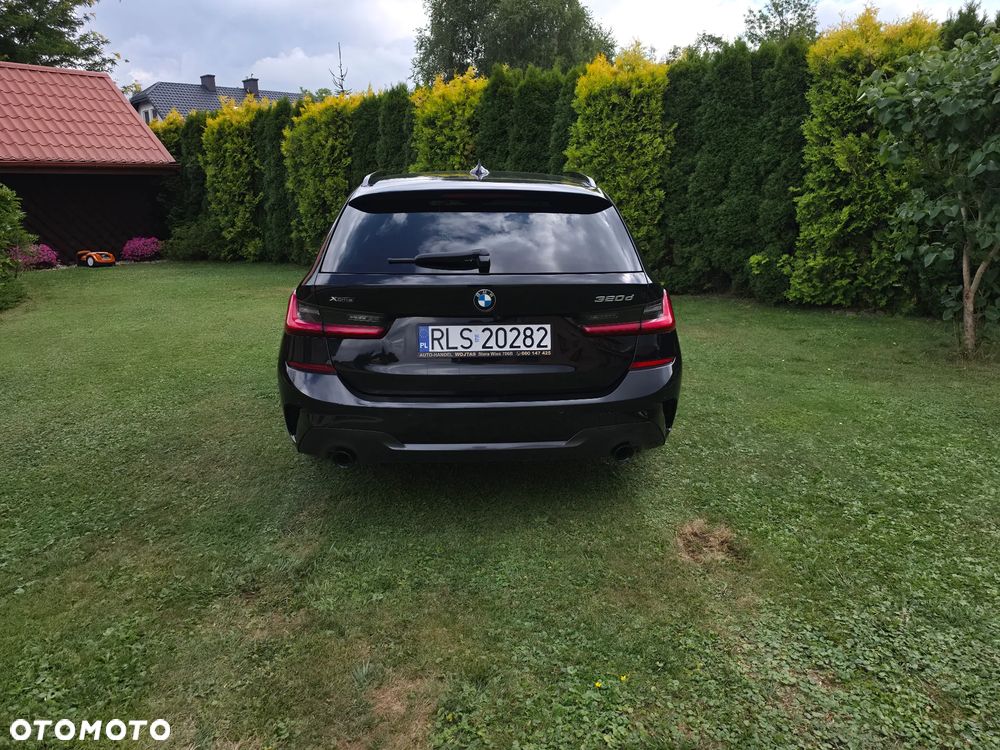 BMW Seria 3 320d xDrive Edition M Sport Shadow - 13