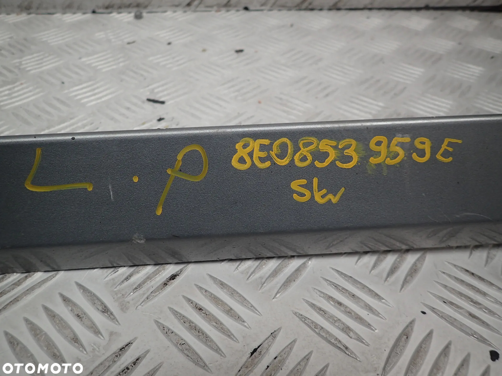 LISTWA DRZWI LEWY PRZÓD AUDI A4 B6 S-LINE 8E0853959E - 3