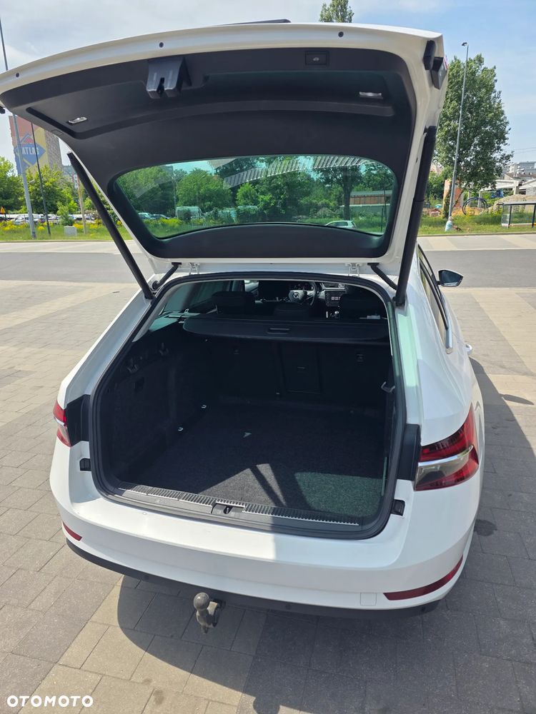 Skoda Superb 2.0 TDI SCR Style DSG - 8