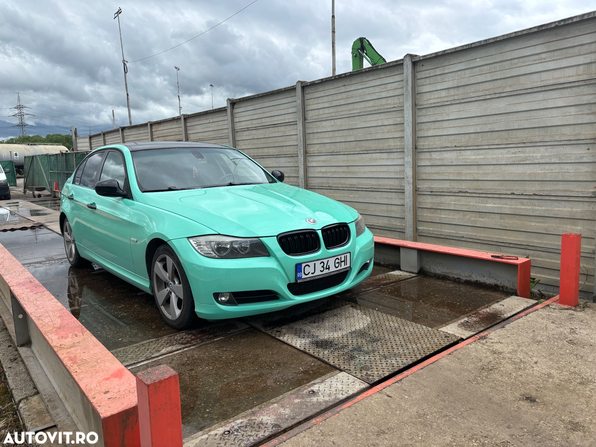 BMW Seria 3 318d - 16