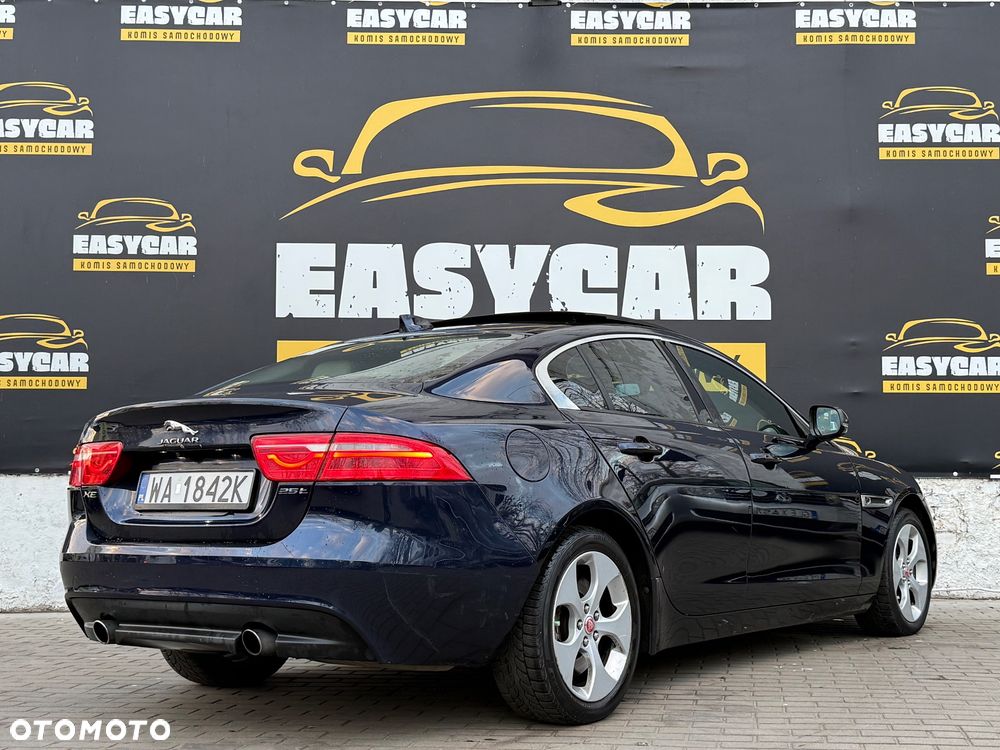 Jaguar XE 2.0 T R-Sport - 10