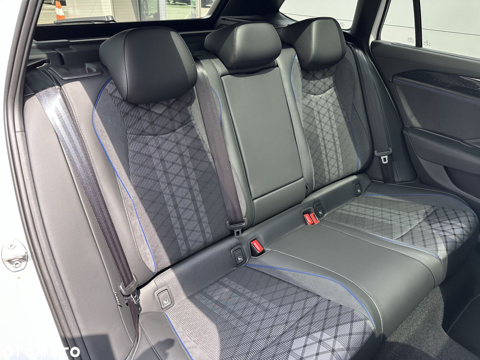 Volkswagen Passat - 21