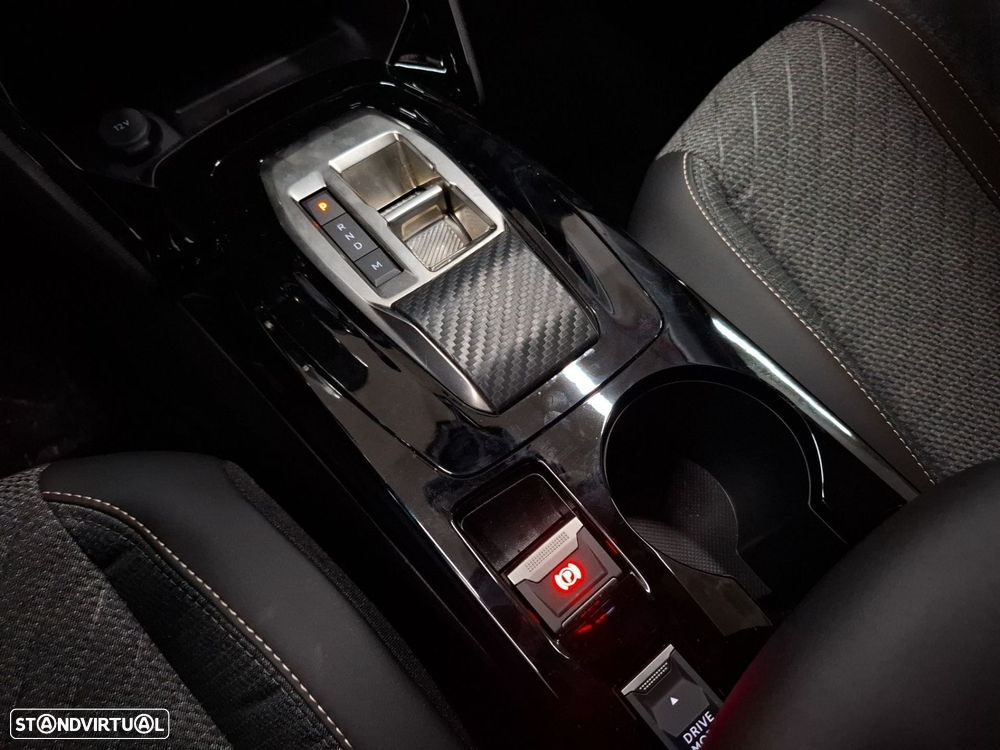 Peugeot 208 1.2 Hybrid Allure e-DCS6 - 18