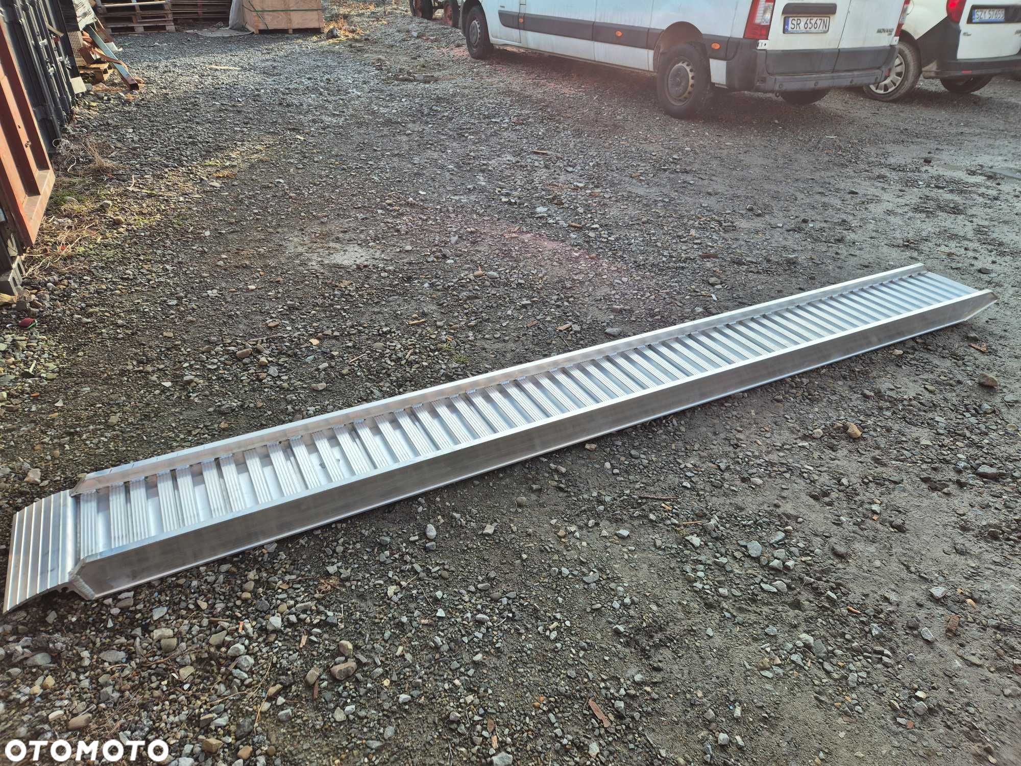 Najazdy aluminiowe specjalistyczne | 4,0m ↔ | 3300kg | szerokość 37cm - 3