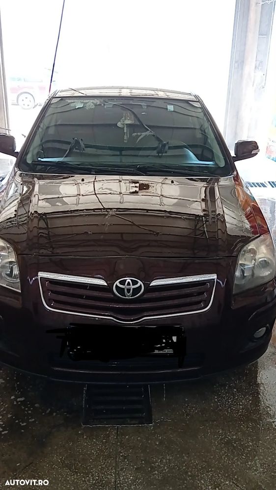 Toyota Avensis 2.0 D-4D Executive - 8