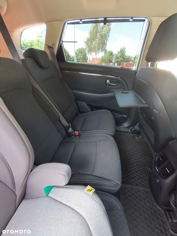 Kia Carens 1.7 CRDi L - 10