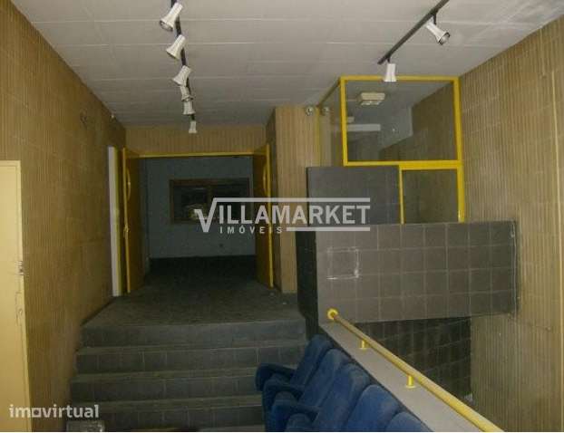 Loja da banca com 458 m2 composta por 2 Pisos e Armazém situada na Est - Grande imagem: 2/13