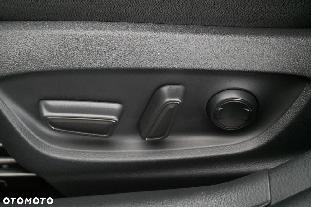 Toyota Camry 2.5 Hybrid Comfort CVT - 27