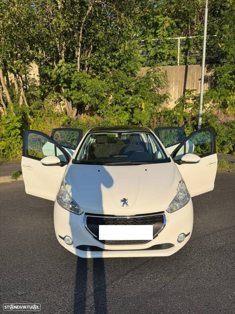 Peugeot 208 - 1