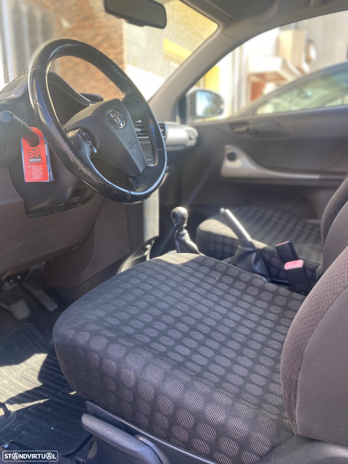 Toyota iQ 1.0 VVT-i 2 - 11