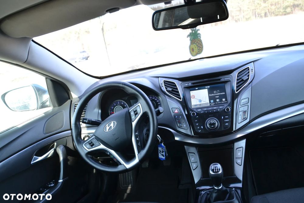 Hyundai i40 Kombi blue 1.6 Space - 27