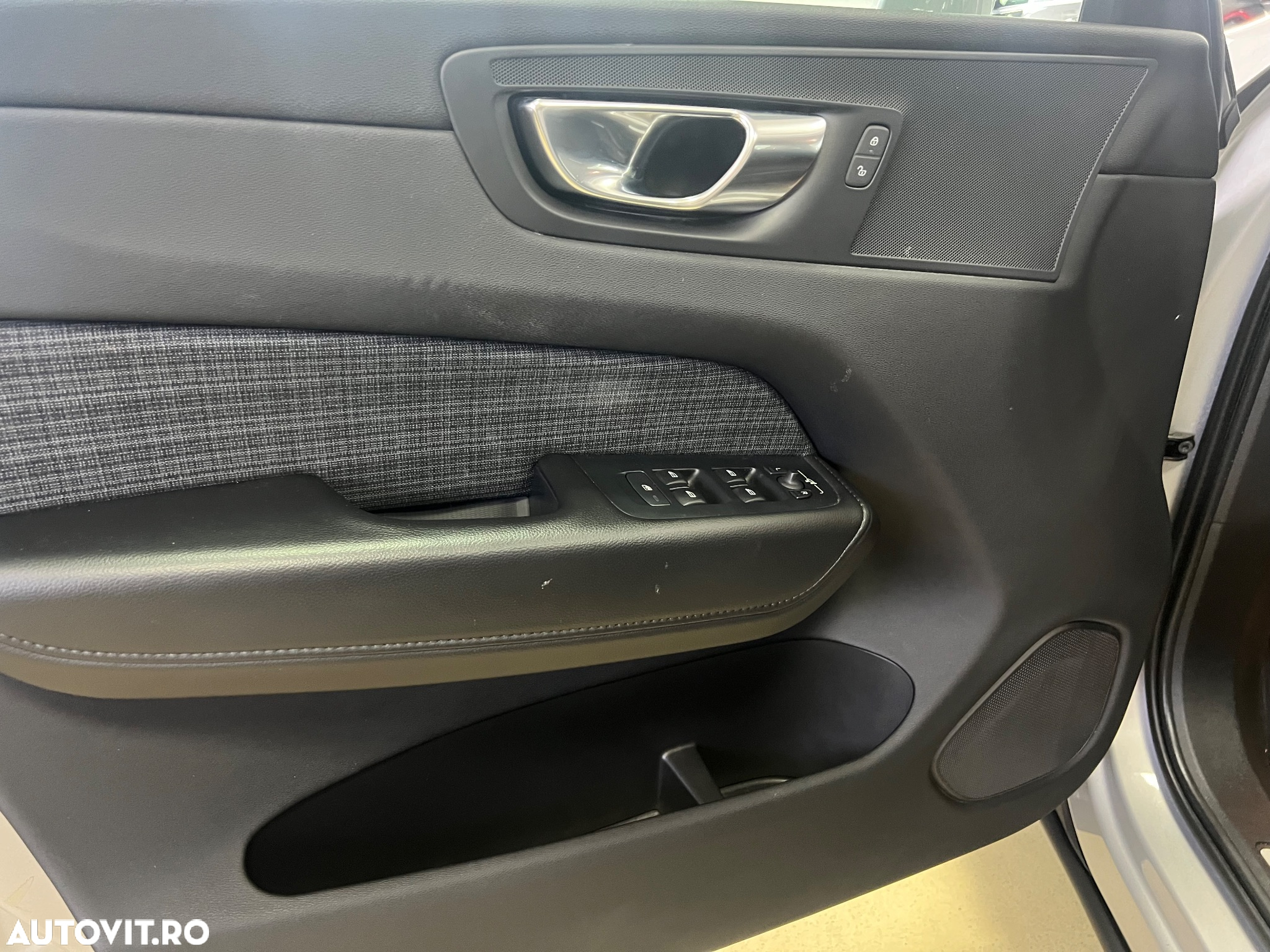 Volvo XC 60 B4 D AWD Geartronic Momentum Pro - 26